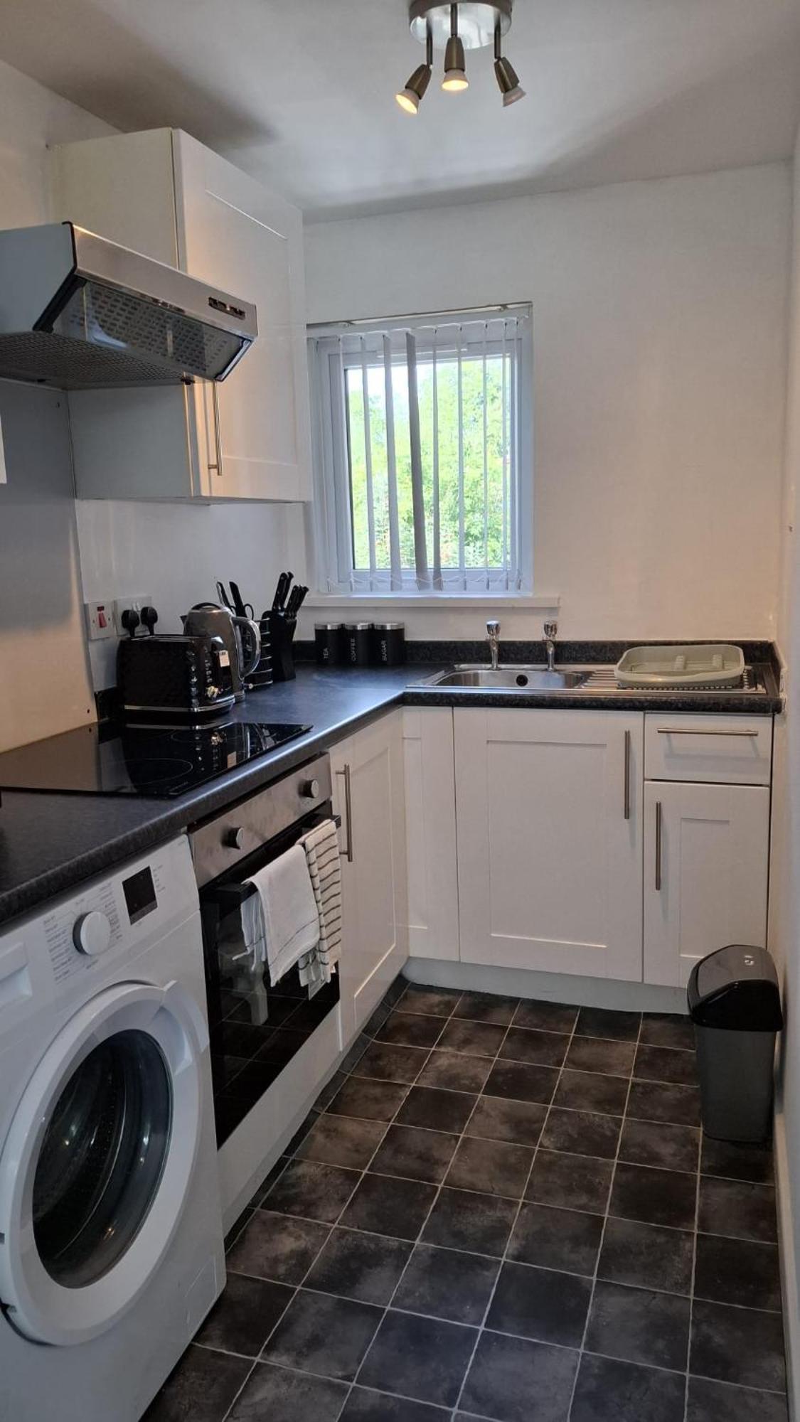 Long Term Stays, Free Parking Apartment